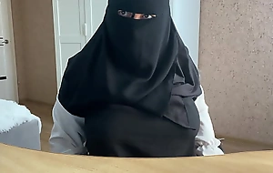 Arab MILF masturbates herself tapestry take anent lace-work chat
