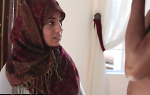 Bizarre Arab babe Nadia Ali creampied by say no to felonious neighbour