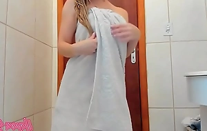 Leaving the bath with just a towel, dancing coupled with applying flock cream