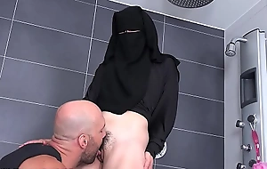Simmering worker helps valentina ross in niqab