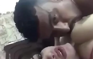 فتاة مغربية و صاحبها المصري يمارسان الجنس وتقول له خشيه كلو