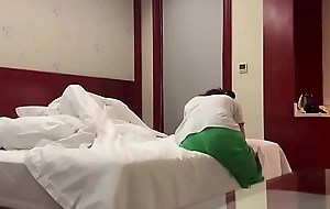 妹子很害羞，毕竟做这种事情！可不知遇到的是渣男海王！