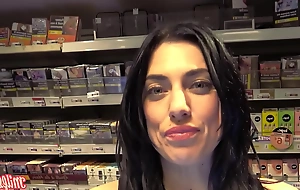 Sabrina, italienne de 30ans, à la libido explosive Ornament 1