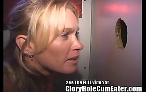 Sexy milf takes in every direction cummers bareback broadcast in dramatize expunge gloryhole